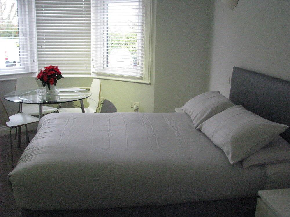 Park House Serviced Apartments Хароу Екстериор снимка