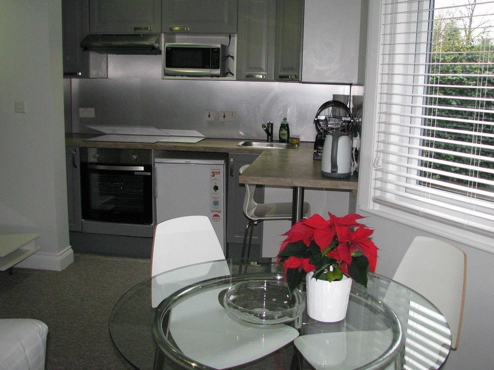 Park House Serviced Apartments Хароу Екстериор снимка