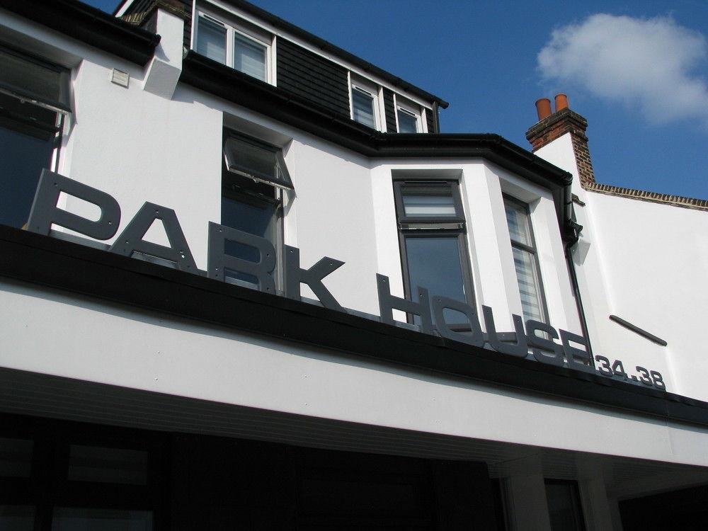 Park House Serviced Apartments Хароу Екстериор снимка